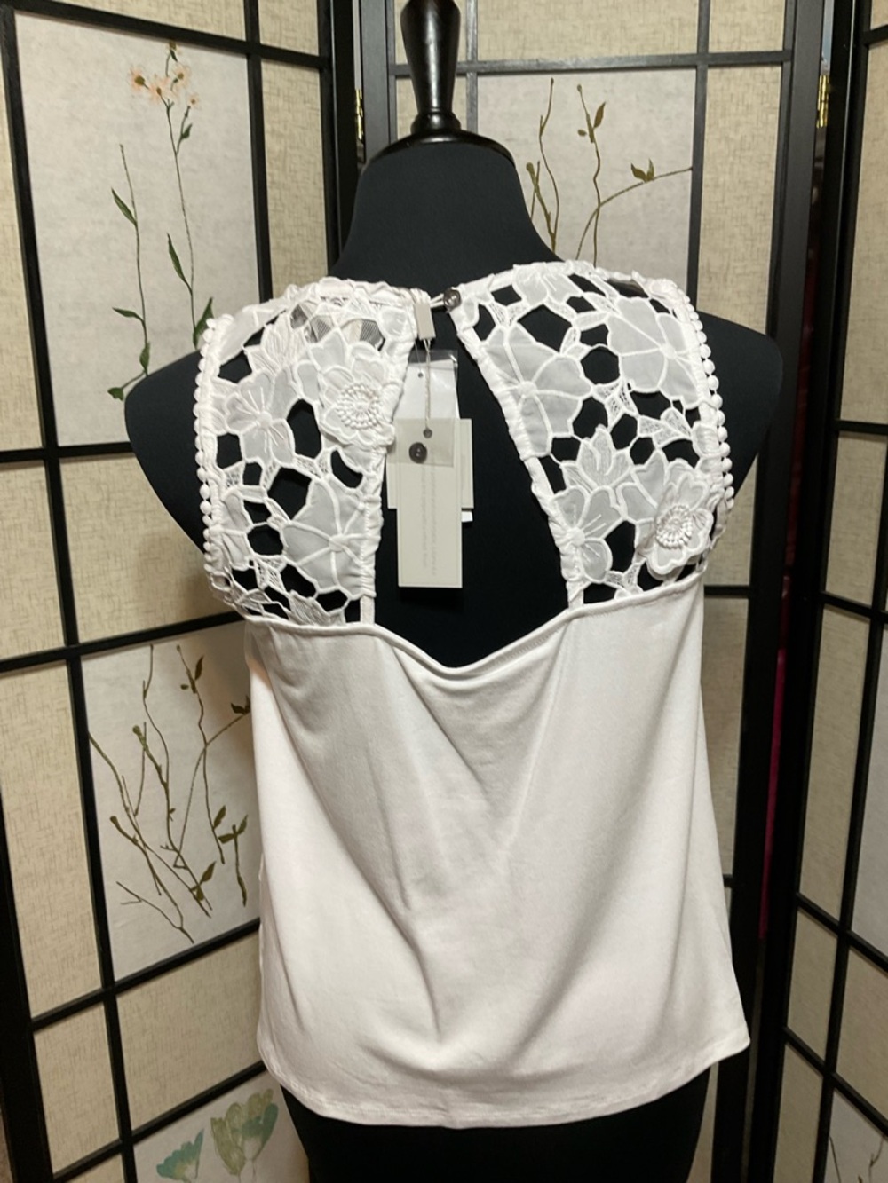 Cupio Juliana Lace Sleeveless Top - Picture 3 of 7